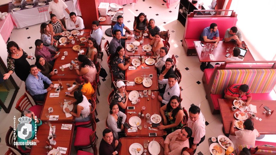 CELEBRANDO AL GRAN EQUIPO DE DOCENTES DE NUESTRA INSTITUCIÓN Colegio Español del Sureste