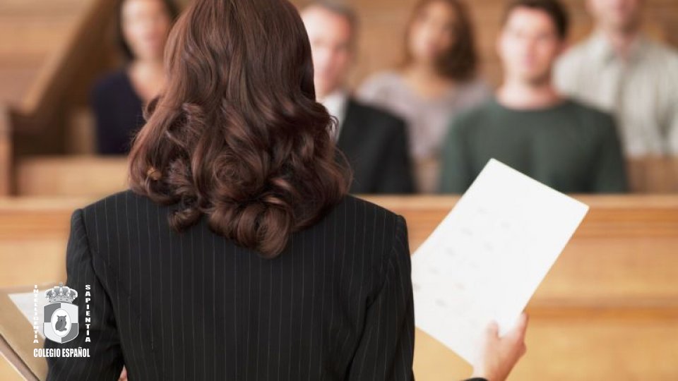 Licenciatura en Derecho con enfoque en juicios orales